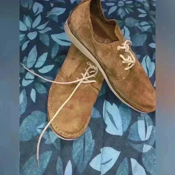 Toms shoe size 8M the material looks like suede it is a used shoe - Picture 8 of 8